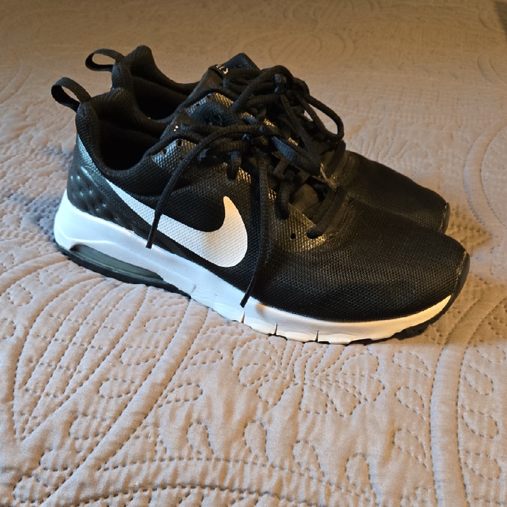 Nike Air Max  Black and White Sneakers